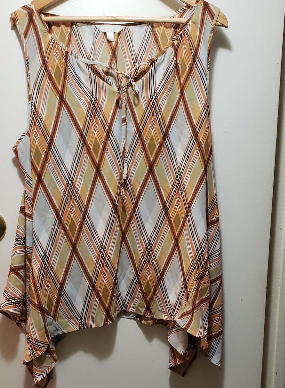 Sleeveless Plaid Handkerchief Hem Blouse in Mustard & White